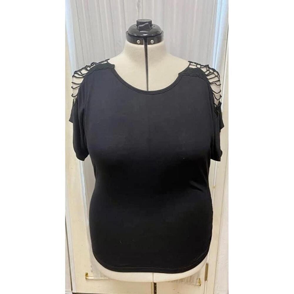 Tea n Rose. Size large. New without tags.